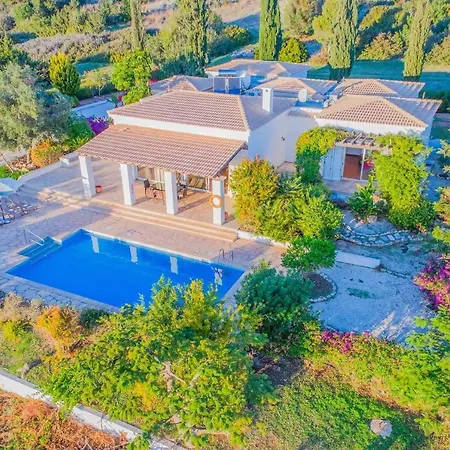 Mou Villa Peyia